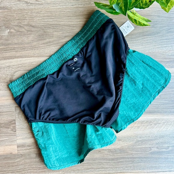 GapFit G Sprint Running Shorts Crinkle Jade Stone Green Size M | 3" High Rise - Picture 10 of 12